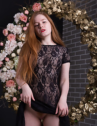 Anicka nude in erotic BLACK AND GOLD gallery 